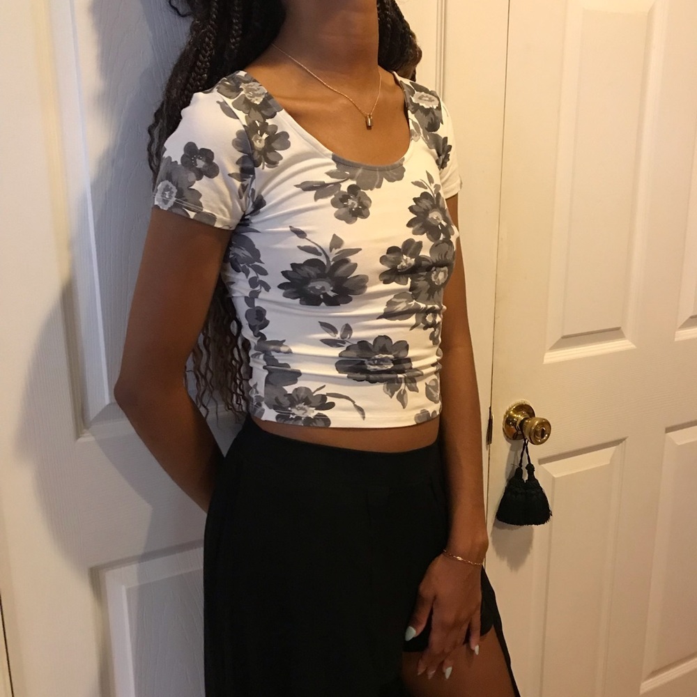 Brand-new white with gray flower print top